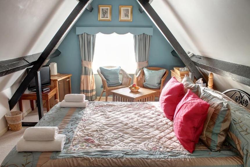 The Tollgate Inn, Bradford on Avon (updated prices 2024)