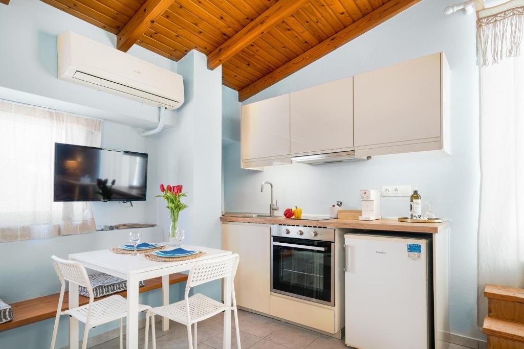 Kuchyňa alebo kuchynka v ubytovaní SAGE lovely loft in the heart of Rethymno