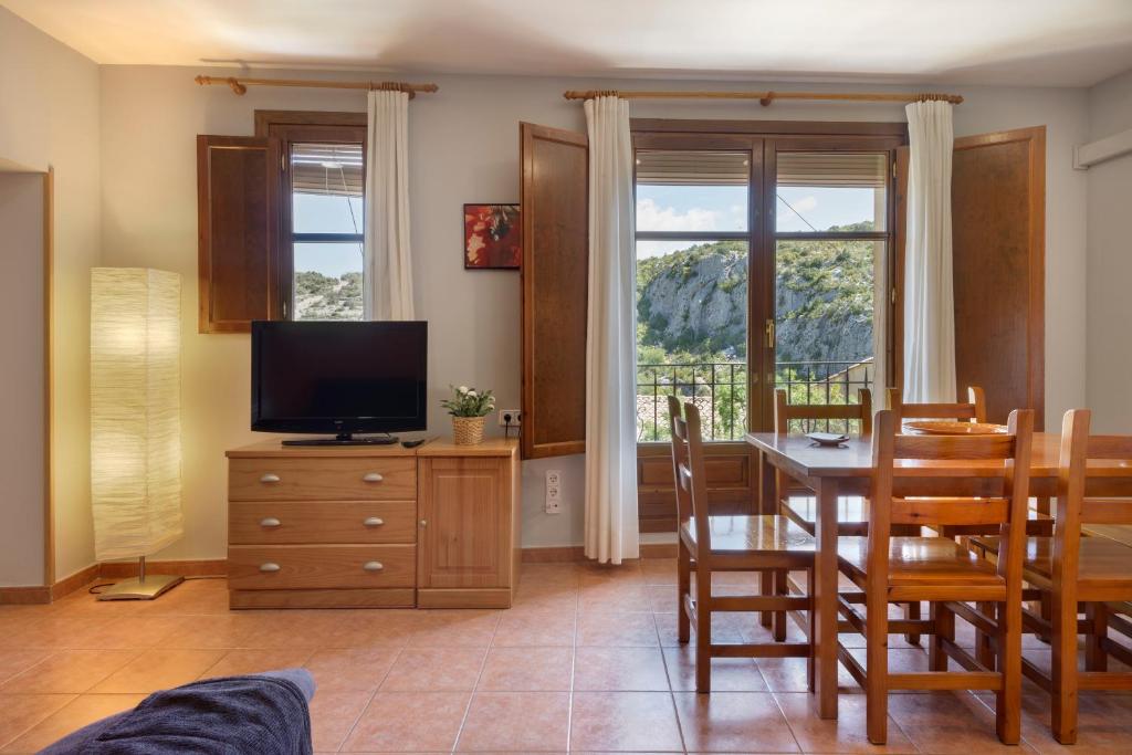 Una televisión o centro de entretenimiento en Apartamentos Casa Aurelia