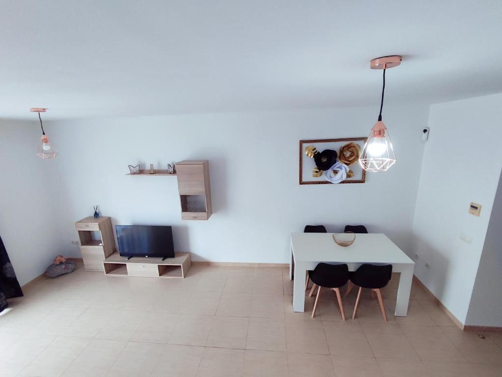 Televízia a/alebo spoločenská miestnosť v ubytovaní COSTA NORTE VINAROS