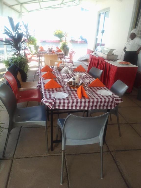 Restaurace v ubytování Melvic Hotel
