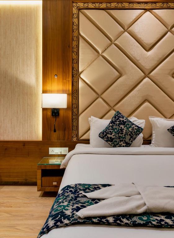 Hotel Town Palace-Best Business Hotel in Bijapur - 高级双人间