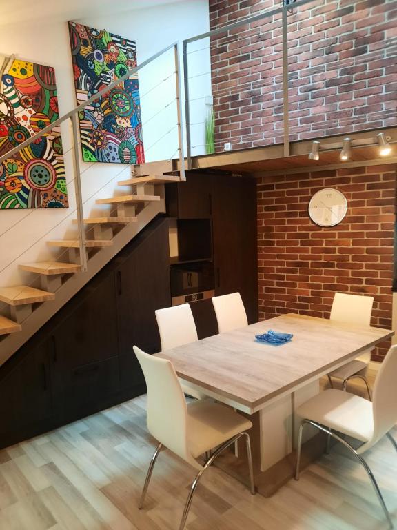 Exclusive Art Apartment - 11