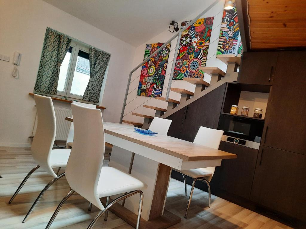 Exclusive Art Apartment - 16