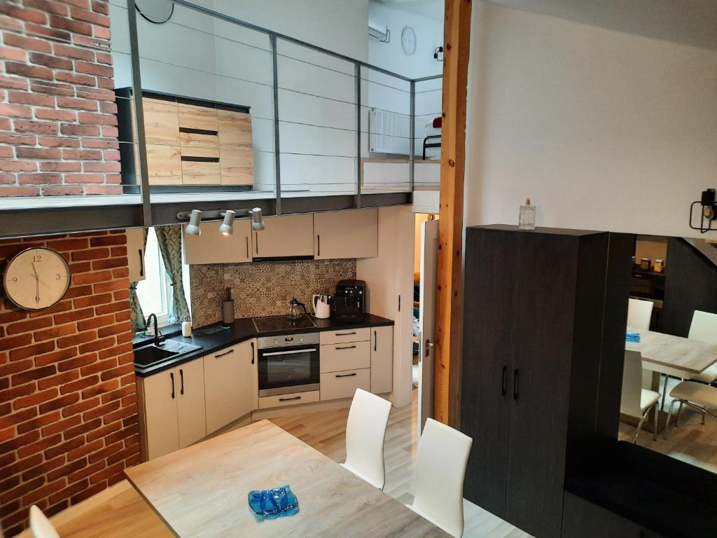 Exclusive Art Apartment - 15