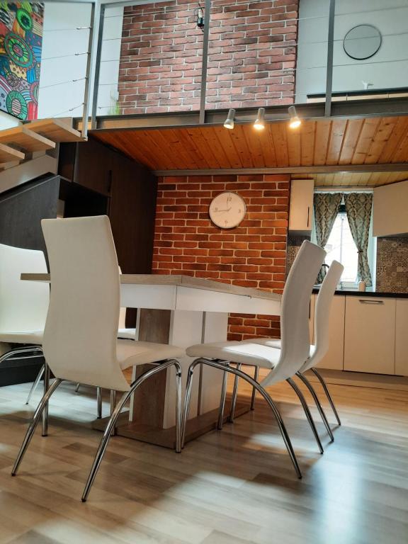 Exclusive Art Apartment - 9