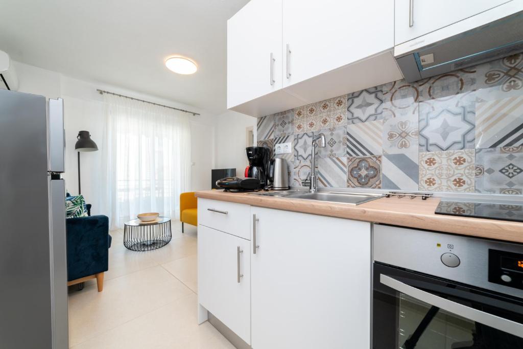 Kuchyň nebo kuchyňský kout v ubytování Danai & Palm Residential Complexes