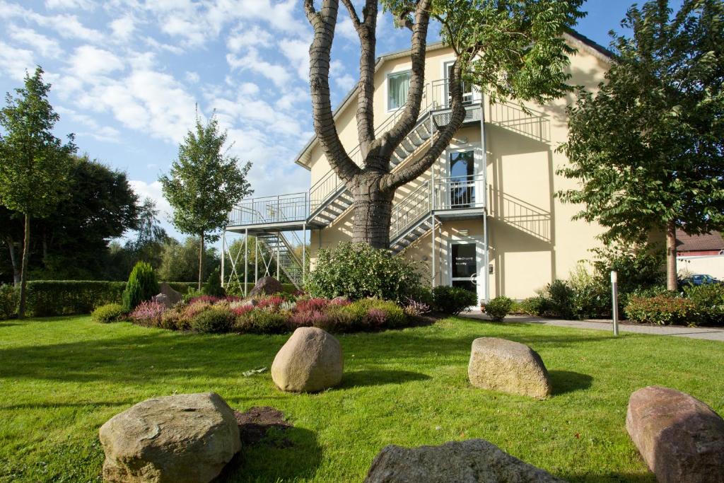 a house with rocks in the yard at meinHotel in Hamburg