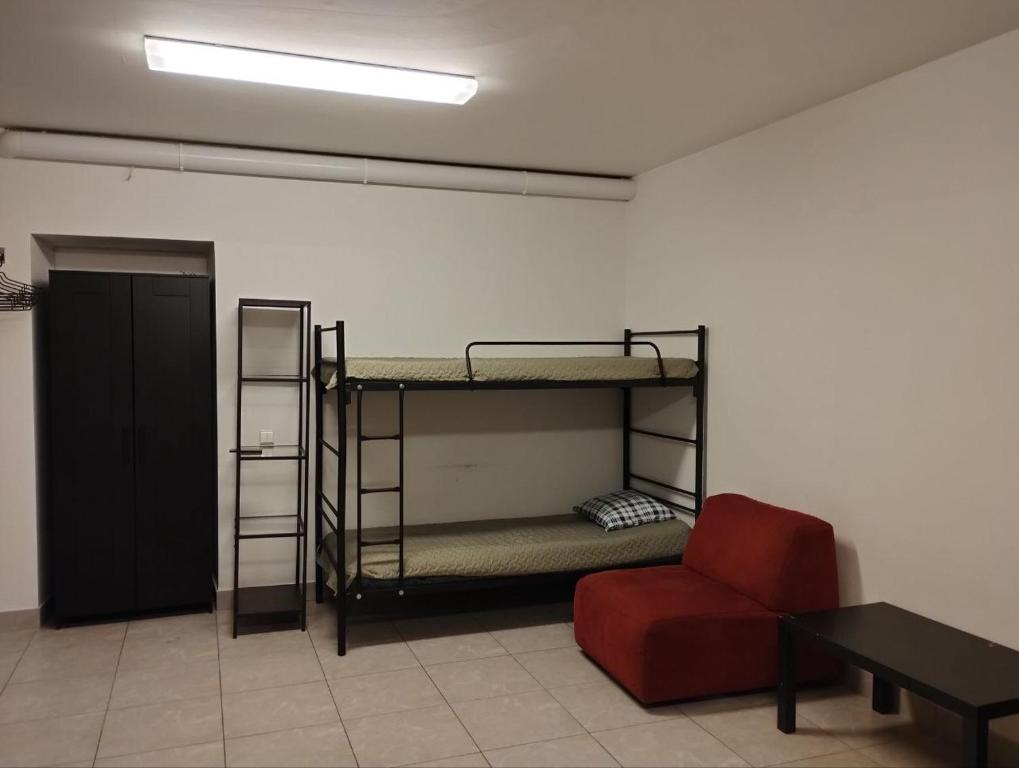 Palanda nebo palandy na pokoji v ubytování Centro Hostel