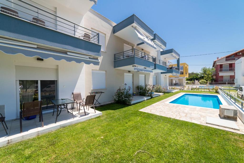 Bazén v ubytování Danai & Palm Residential Complexes nebo v jeho okolí