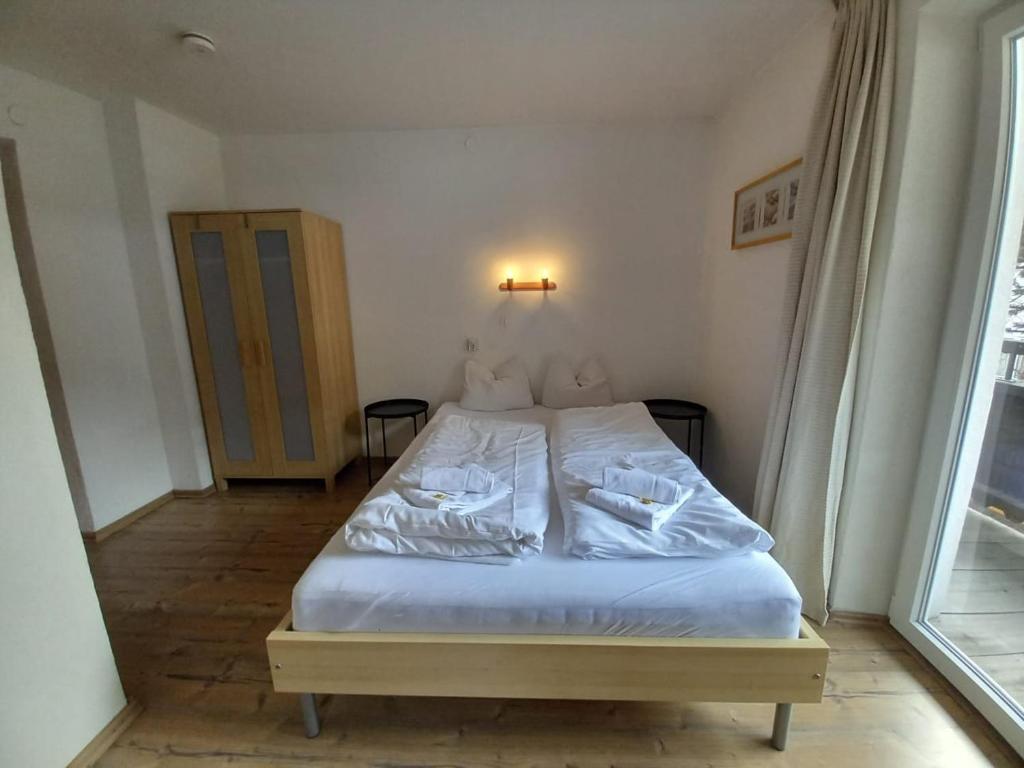 Letto o letti in una camera di Haus Irmgard by Châtel Reizen