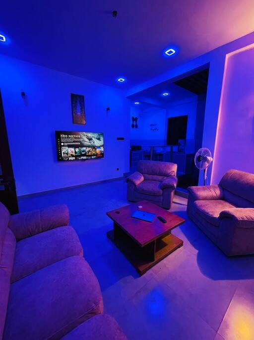 TV a/nebo společenská místnost v ubytování sunset villa
