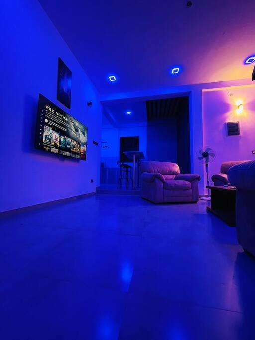 TV a/nebo společenská místnost v ubytování sunset villa