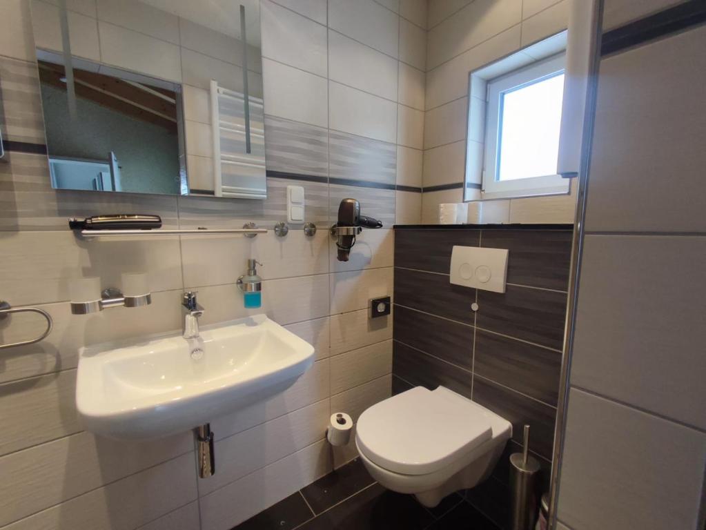 a bathroom with a sink and a toilet at Gästehaus im Alten Fährhaus in Cochem