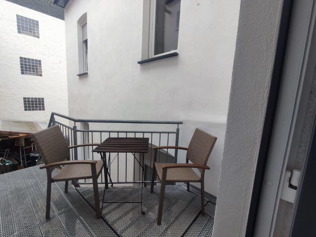 a table and chairs sitting on a balcony at Gästehaus im Alten Fährhaus in Cochem