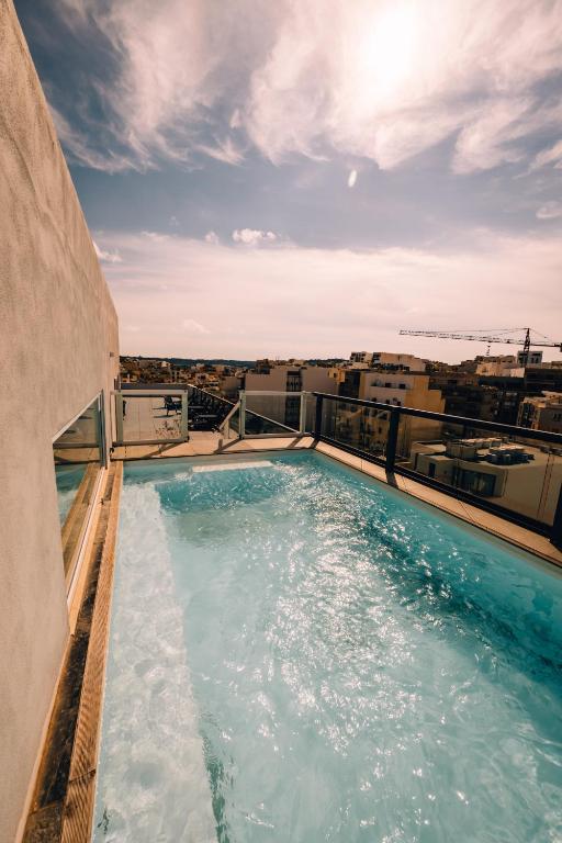 Bazén v ubytování Primera Hotel nebo v jeho okolí