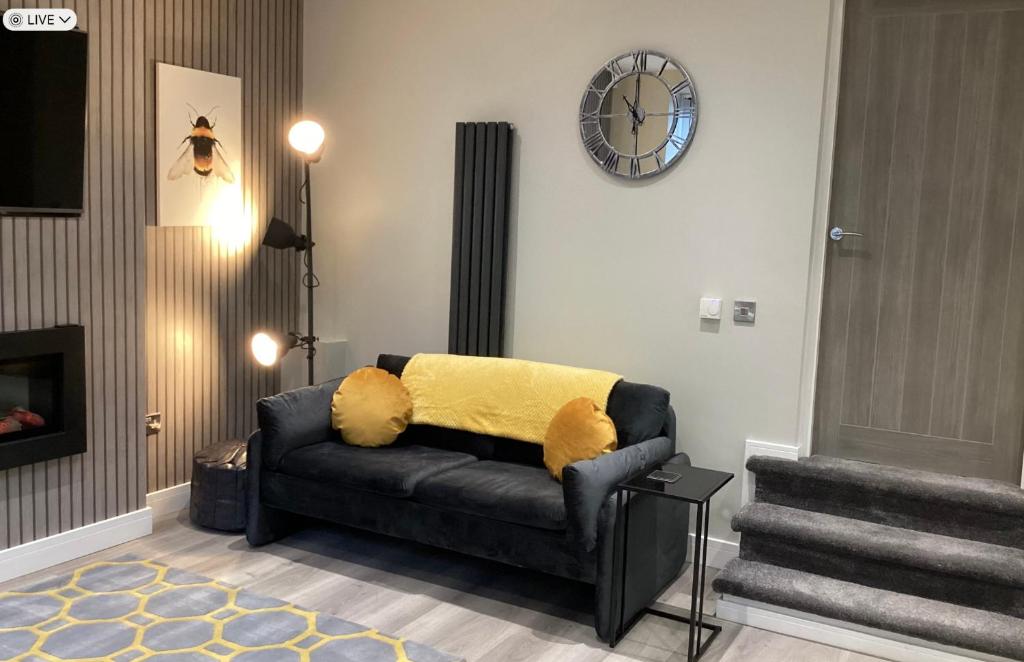 A seating area at Apartment in Uppermill