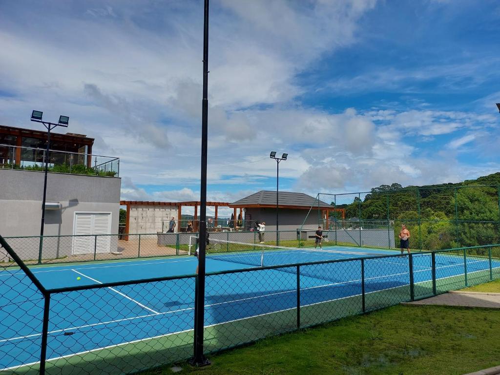 Tenis a/nebo squash v ubytování Golden Gramado Resort nebo okolí