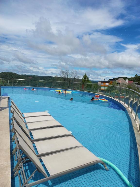 Bazén v ubytování Golden Gramado Resort nebo v jeho okolí