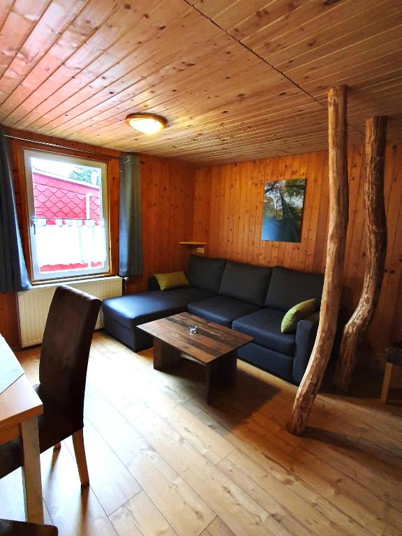 Ferienhäuser & Bungalows - Naturcamp Meyersgrund im Thüringer Wald - Huis Met één Slaapkamer
