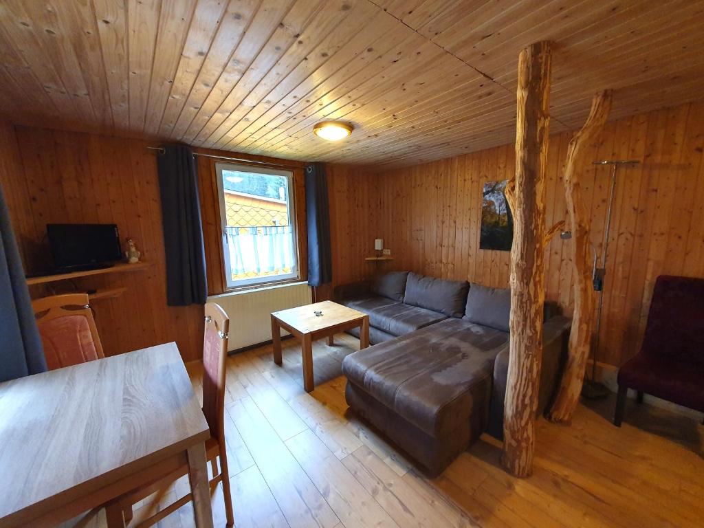 Ferienhäuser & Bungalows - Naturcamp Meyersgrund im Thüringer Wald - Huis Met één Slaapkamer