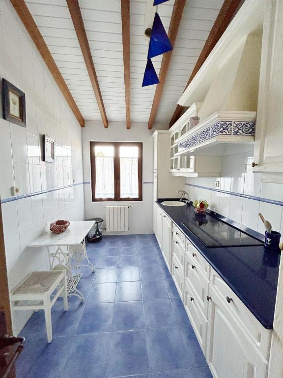 Una cocina o zona de cocina en Posada La Casona de Los Güelitos