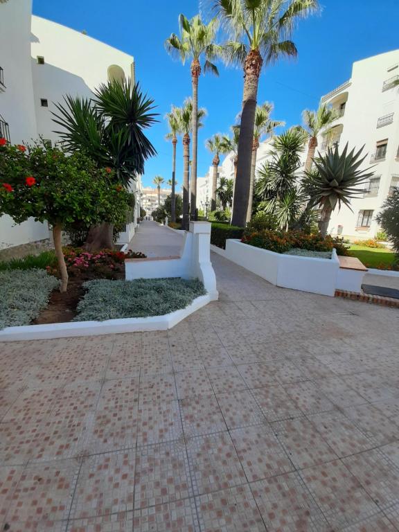 Zahrada ubytování Beachfront Penthouse 3 double bedrooms, 2 bathrooms