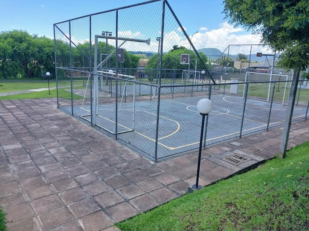 Tenis a/nebo squash v ubytování Apartamento inteiro com garagem coberta Treviso nebo okolí