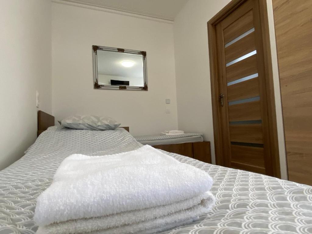 Postel nebo postele na pokoji v ubytování VÁR-LAK Apartman
