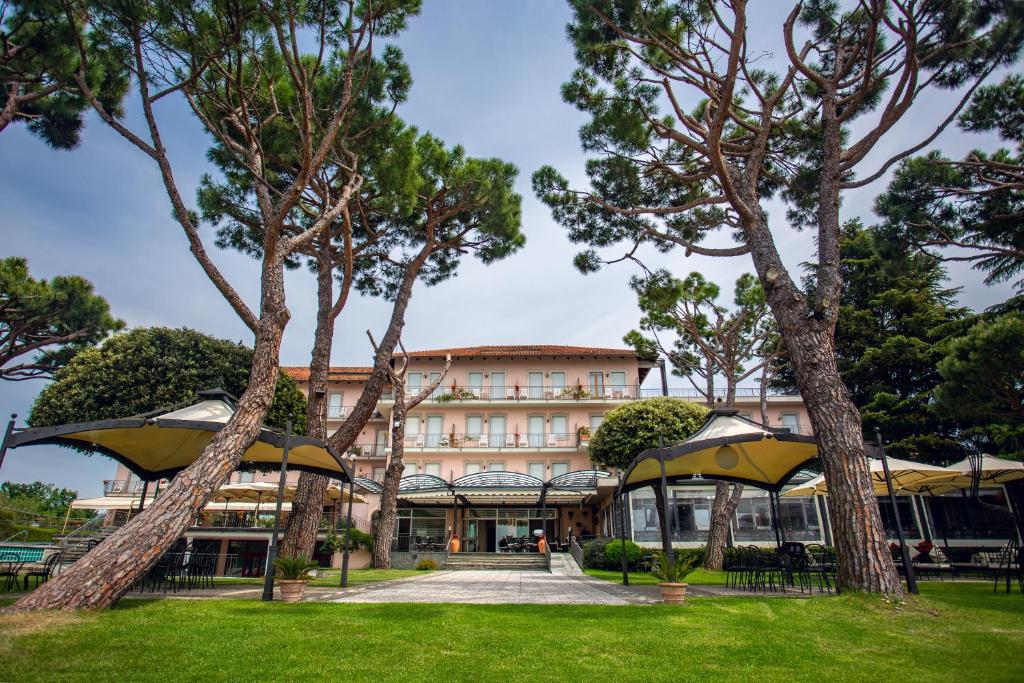 a hotel with trees in front of a building at Hotel Marina in Viverone