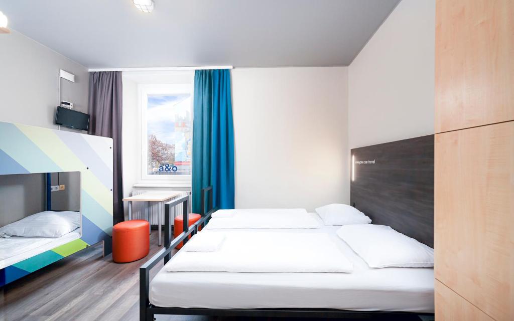 
Family Room (2 Adults + 2 Children)
