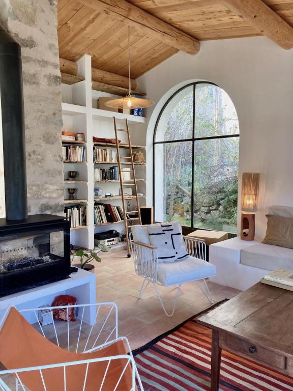 Maison à Aix en provence au pied de la Sainte Victoire - Вилла с двумя спальнями