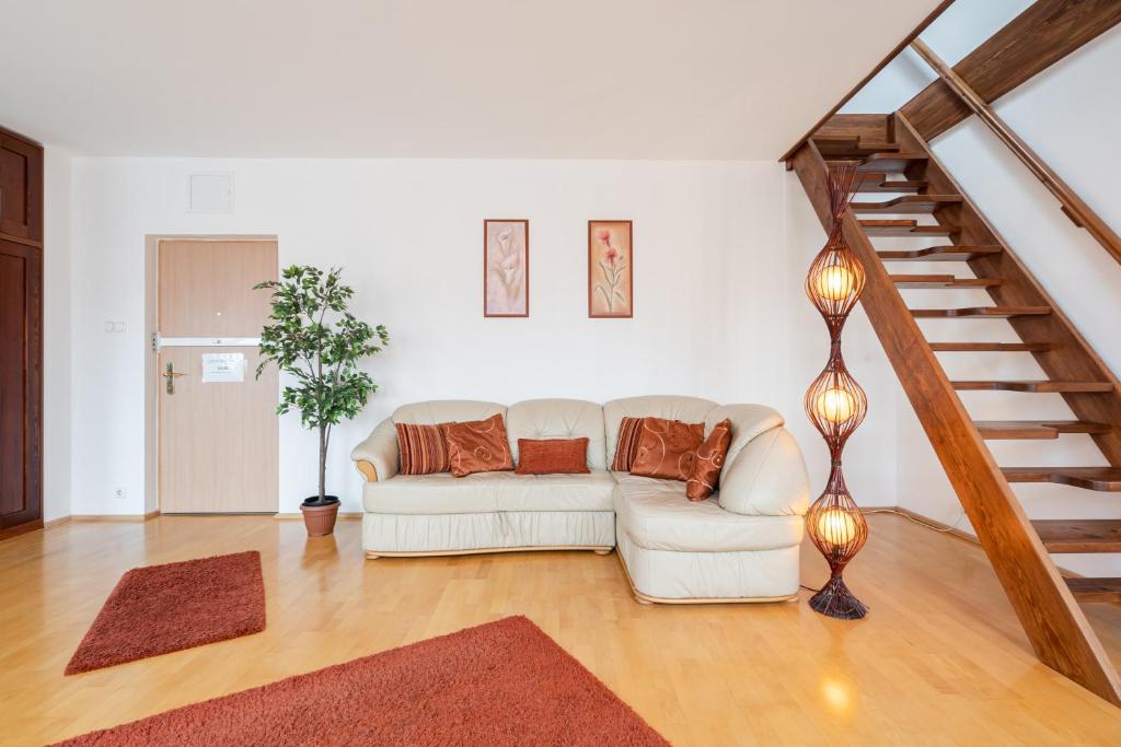 A seating area at Beautiful apartment with AC