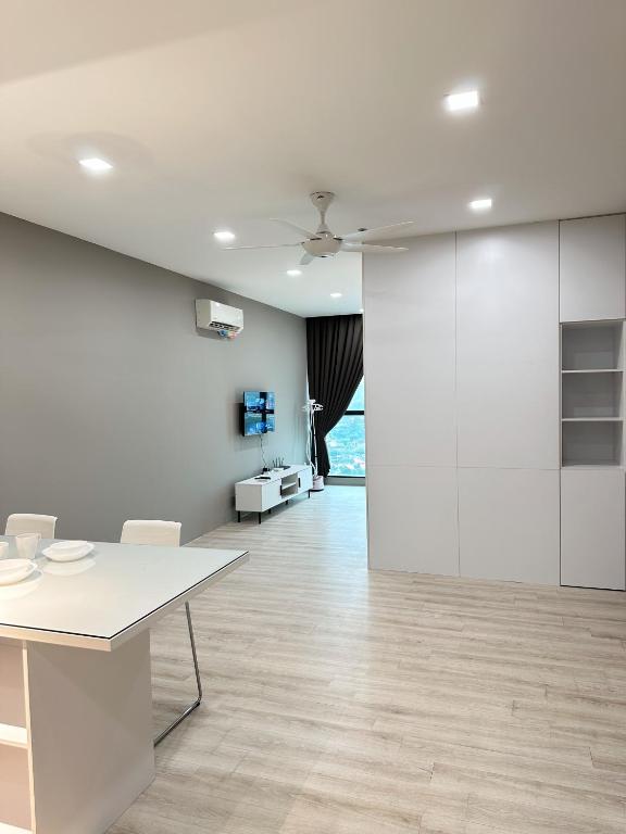 TV a/nebo společenská místnost v ubytování Atria Sofo Suites - Petaling Jaya