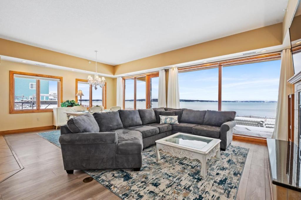 Sugar Beach Villa 1012 Luxury Waterfront Condo, Traverse City Updated