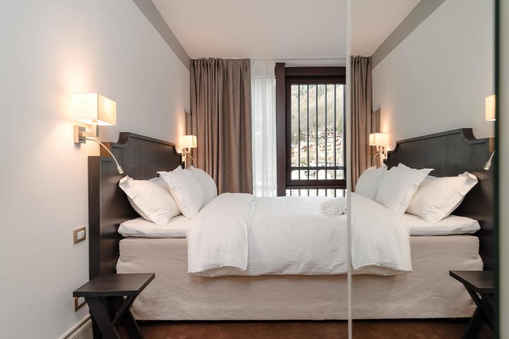 Postel nebo postele na pokoji v ubytování Villa Carona Hotel & Spa