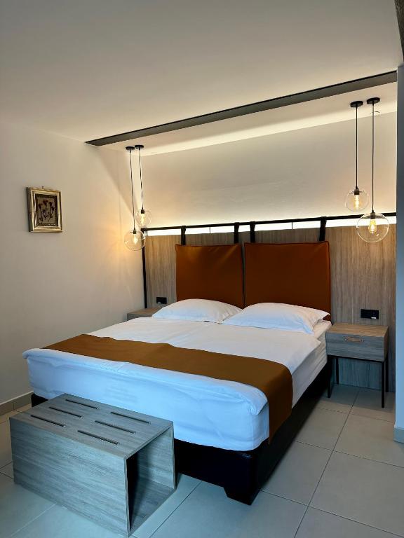 Postel nebo postele na pokoji v ubytování VENEZIANA Boutique Hotel Superior