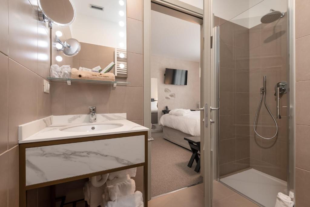 Koupelna v ubytování Villa Carona Hotel & Spa