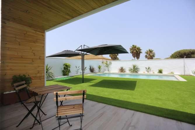 Bazén v ubytování APARTAMENTOS LA MAR SALÁ piscina compartida nebo v jeho okolí