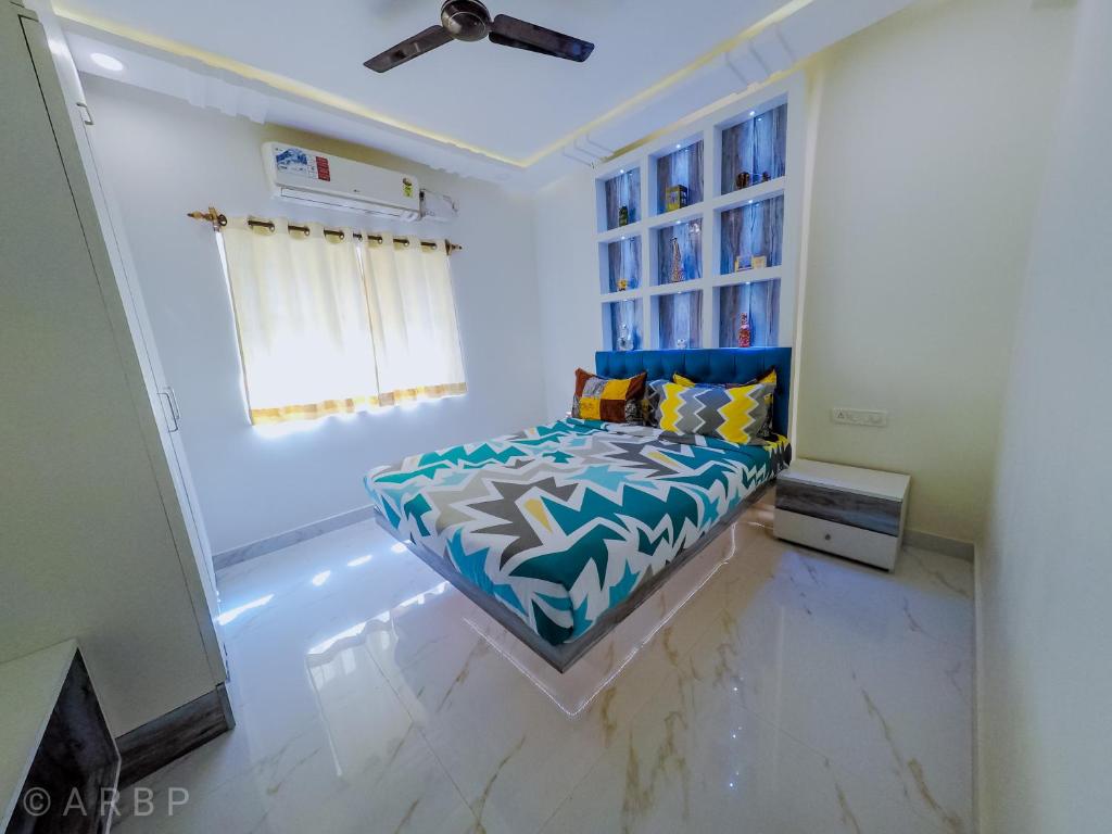 Postel nebo postele na pokoji v ubytování Moroccan Suite Calangute Beach Vibe