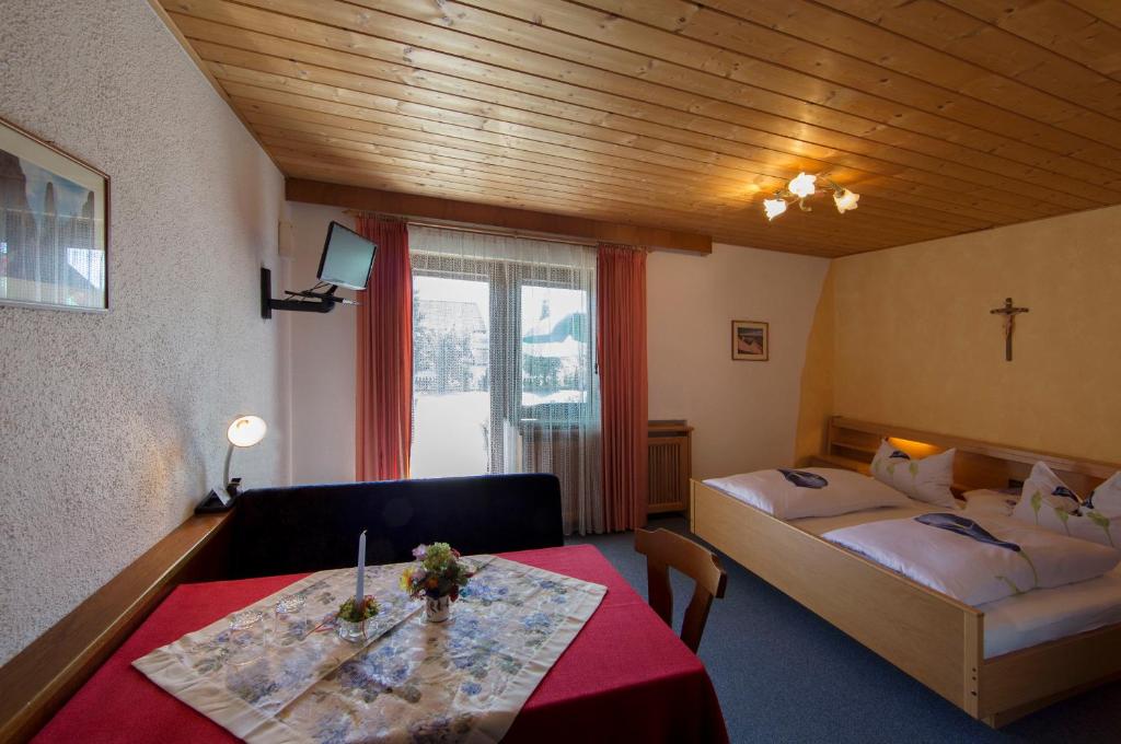 Postel nebo postele na pokoji v ubytování Gästehaus Marianne Terenten