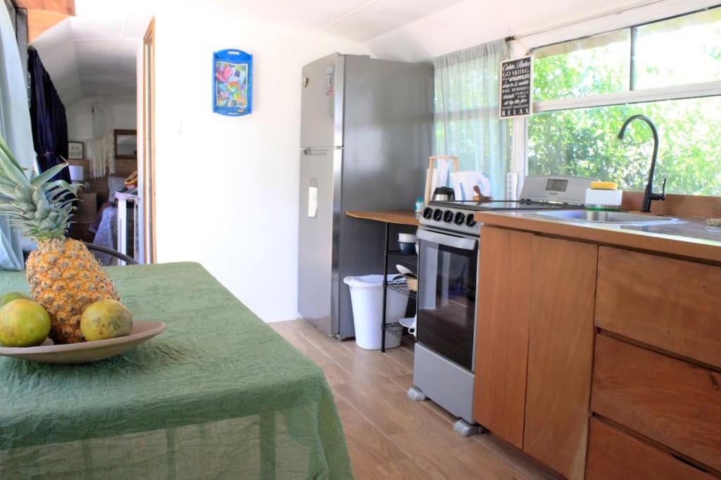 Kuchyň nebo kuchyňský kout v ubytování Casa Bus los Guanacastes