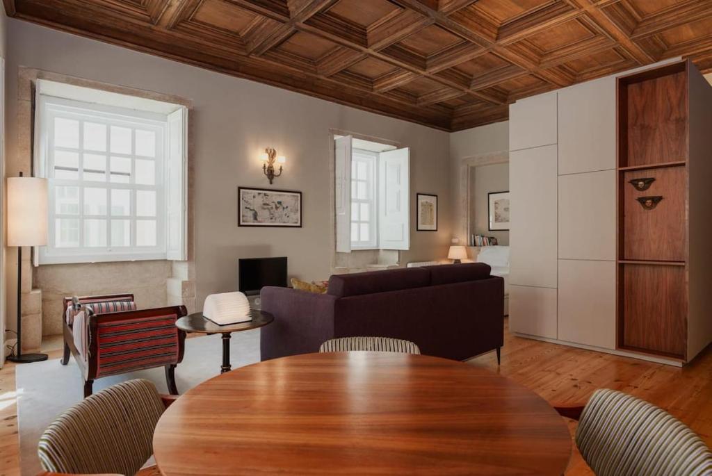 Posezení v ubytování Estefânia Luxury Apartment Historic House Downtown