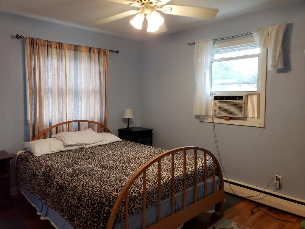 Sweet Summer Beach House in Saybrook Manor, Old Saybrook