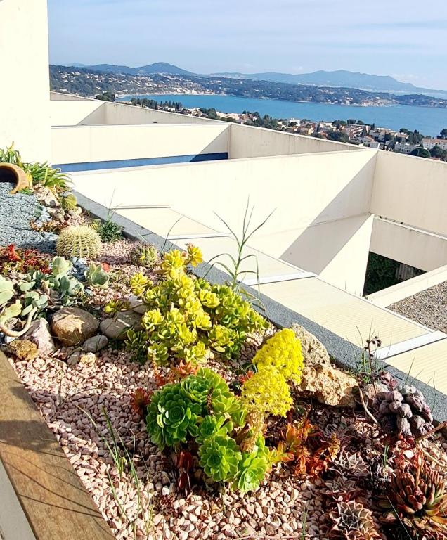 Fotografia z galérie ubytovania MAGNIFIQUE APPARTEMENT T4 GRAND STANDING - VUE MER PANORAMIQUE ET PISCINE v destinácii Bandol