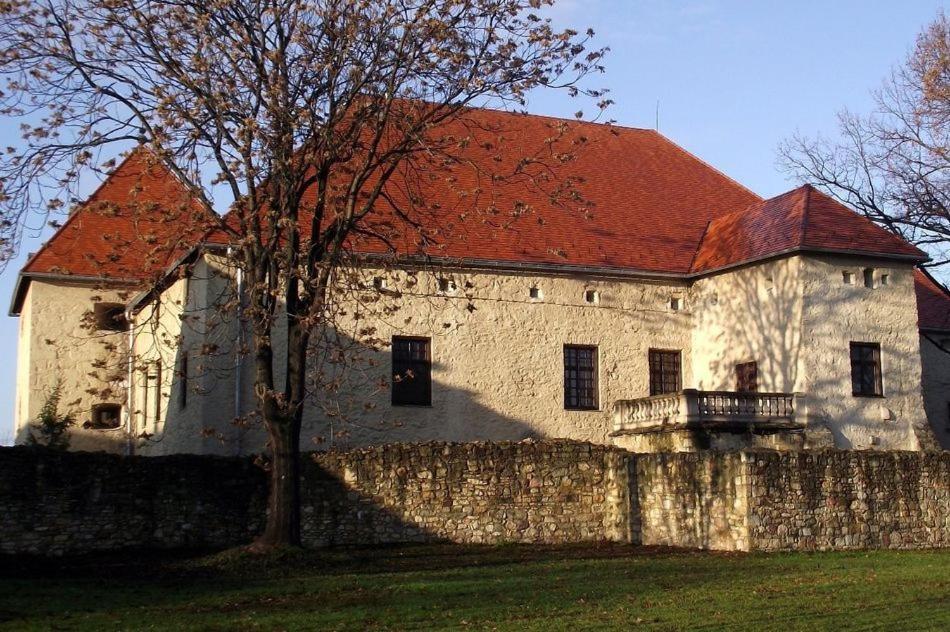 Budova, v ktorej sa apartmán nachádza