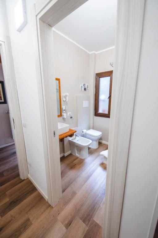 Koupelna v ubytování Parco Hotel Granaro