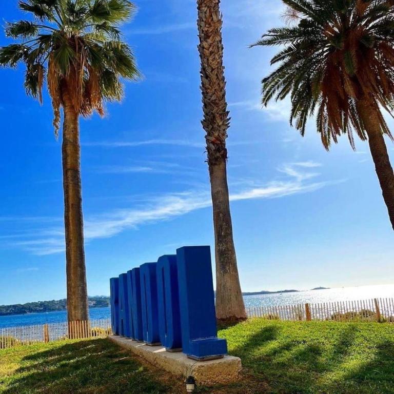 Fotografia z galérie ubytovania MAGNIFIQUE APPARTEMENT T4 GRAND STANDING - VUE MER PANORAMIQUE ET PISCINE v destinácii Bandol