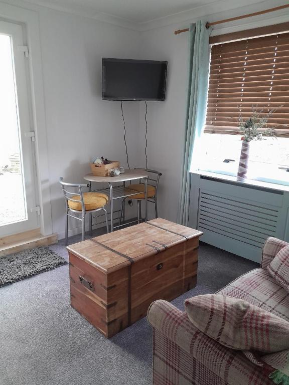 TV a/nebo společenská místnost v ubytování Lealt Falls Apartment