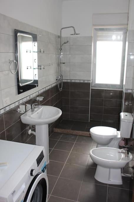 City Center luxurious apartment - Imazhi 3